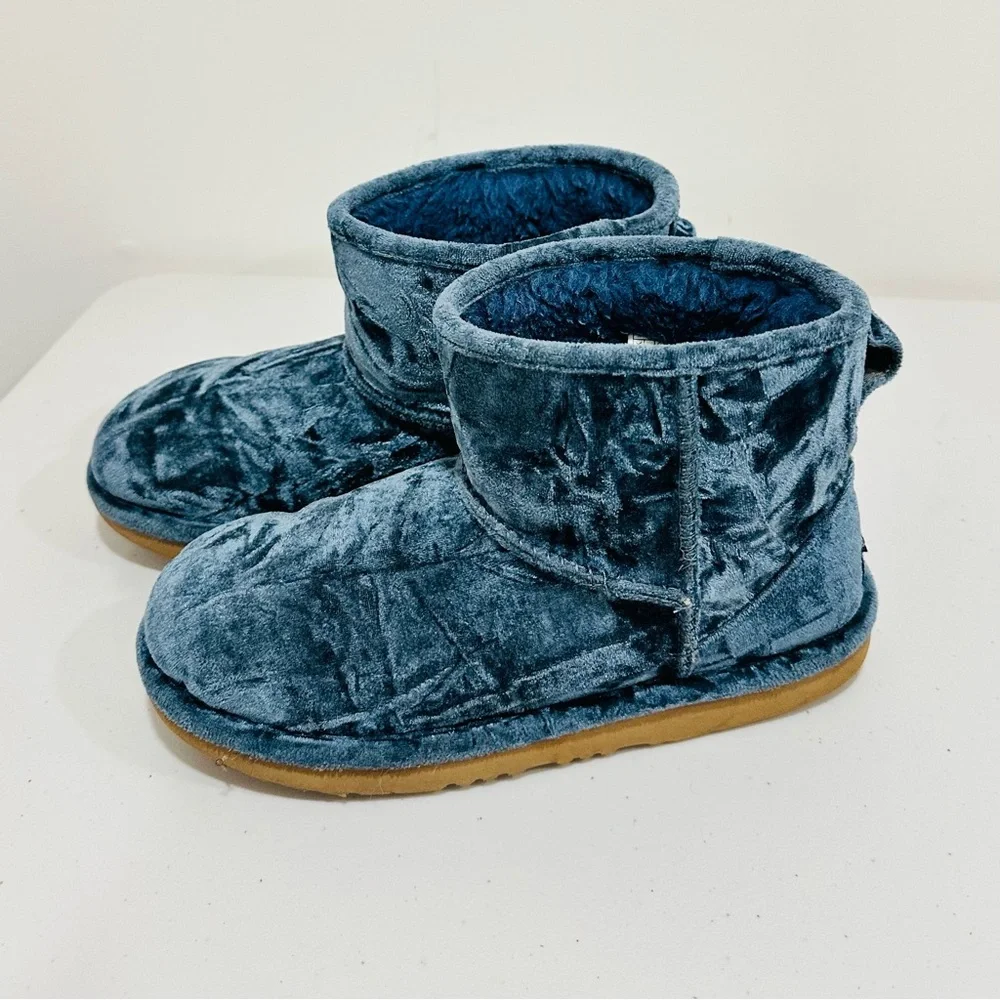 UGG Classic Mini II Velvet Boots Blue Wool Lining Women’s‎ Size 5